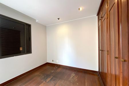 Apartamento à venda com 382m², 5 quartos e 3 vagas Apartamento à venda com 382m², 5 quartos e 3 vagasQuarto 4