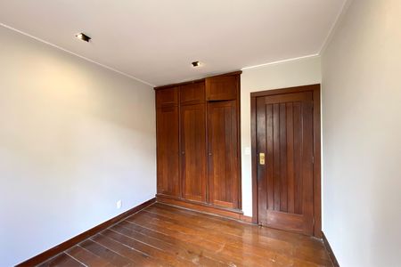 Apartamento à venda com 382m², 5 quartos e 3 vagas Apartamento à venda com 382m², 5 quartos e 3 vagasQuarto 5