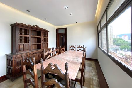 Apartamento à venda com 382m², 5 quartos e 3 vagas Apartamento à venda com 382m², 5 quartos e 3 vagasSala de Jantar