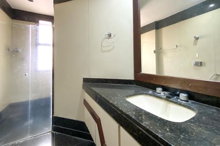 Apartamento à venda com 382m², 5 quartos e 3 vagas Apartamento à venda com 382m², 5 quartos e 3 vagasBanheiro