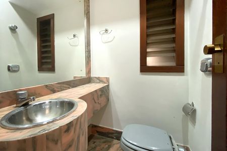 Apartamento à venda com 382m², 5 quartos e 3 vagas Apartamento à venda com 382m², 5 quartos e 3 vagasLavabo