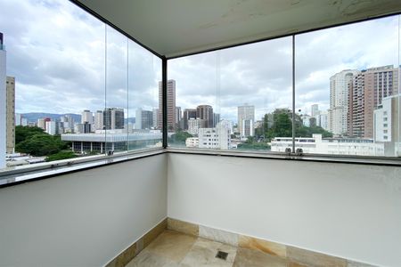 Apartamento à venda com 382m², 5 quartos e 3 vagas Apartamento à venda com 382m², 5 quartos e 3 vagasVaranda da Suite 2