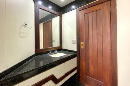 Apartamento à venda com 382m², 5 quartos e 3 vagas Apartamento à venda com 382m², 5 quartos e 3 vagasBanheiro