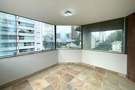 Apartamento à venda com 382m², 5 quartos e 3 vagas Apartamento à venda com 382m², 5 quartos e 3 vagasVaranda da Sala