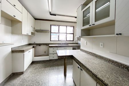 Apartamento à venda com 382m², 5 quartos e 3 vagas Apartamento à venda com 382m², 5 quartos e 3 vagasCozinha