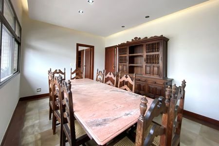 Apartamento à venda com 382m², 5 quartos e 3 vagas Apartamento à venda com 382m², 5 quartos e 3 vagasSala de Jantar