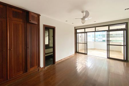 Apartamento à venda com 382m², 5 quartos e 3 vagas Apartamento à venda com 382m², 5 quartos e 3 vagasSuite 2