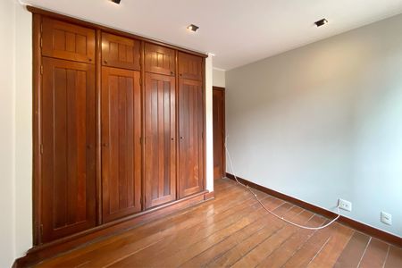 Apartamento à venda com 382m², 5 quartos e 3 vagas Apartamento à venda com 382m², 5 quartos e 3 vagasQuarto 4