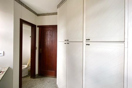 Apartamento à venda com 382m², 5 quartos e 3 vagas Apartamento à venda com 382m², 5 quartos e 3 vagasÁrea de Serviço