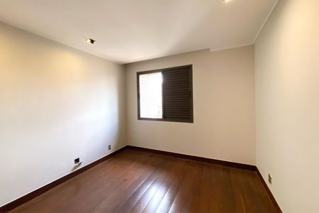 Apartamento à venda com 382m², 5 quartos e 3 vagas Apartamento à venda com 382m², 5 quartos e 3 vagasQuarto 3