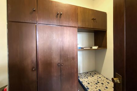 Apartamento à venda com 382m², 5 quartos e 3 vagas Apartamento à venda com 382m², 5 quartos e 3 vagasQuarto de Serviço