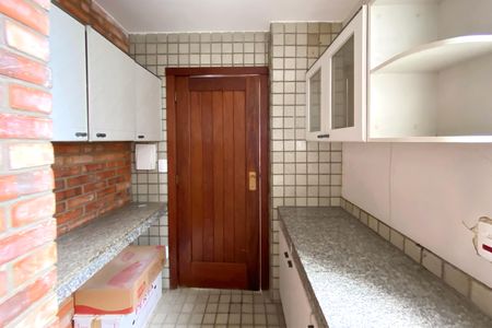 Apartamento à venda com 382m², 5 quartos e 3 vagas Apartamento à venda com 382m², 5 quartos e 3 vagasCozinha de Apoio Cobertura