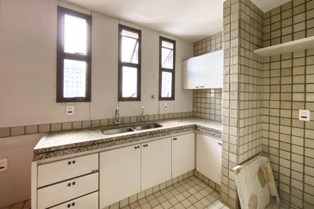 Apartamento à venda com 382m², 5 quartos e 3 vagas Apartamento à venda com 382m², 5 quartos e 3 vagasCozinha de Apoio Cobertura