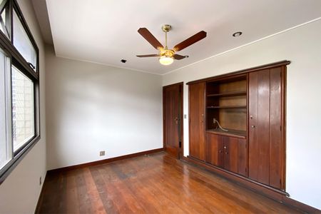 Apartamento à venda com 382m², 5 quartos e 3 vagas Apartamento à venda com 382m², 5 quartos e 3 vagasSala de Estar