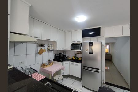 Casa à venda com 140m², 3 quartos e 1 vaga Casa à venda com 140m², 3 quartos e 1 vagaCozinha - Armários