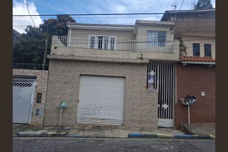 Casa à venda com 227m², 3 quartos e 4 vagas Casa à venda com 227m², 3 quartos e 4 vagasFachada