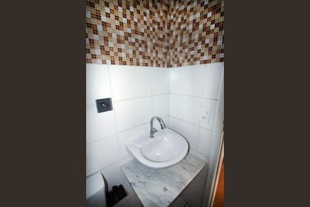 Banheiro de apartamento para alugar com 2 quartos, 45m² em Irajá, Rio de Janeiro