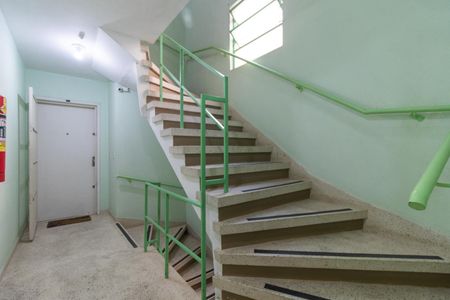 Apartamento para alugar com 42m², 1 quarto e sem vagaEscadas