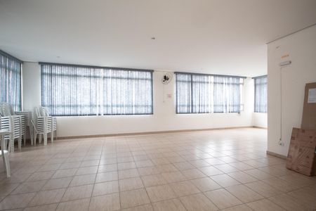 Apartamento para alugar com 50m², 2 quartos e 1 vaga Apartamento para alugar com 50m², 2 quartos e 1 vagaÁrea comum - Salão de festas
