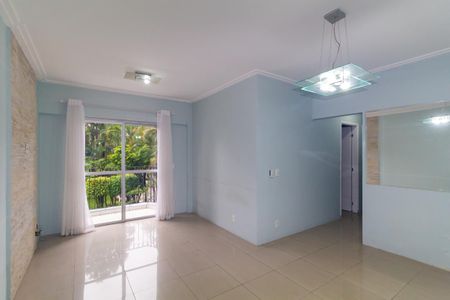 Sala de apartamento para alugar com 3 quartos, 74m² em Parque Tomas Saraiva, São Paulo