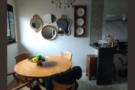 Casa à venda com 2 quartos, 144m² em Cachoeirinha, Belo Horizonte