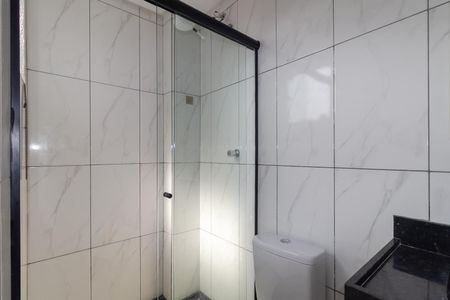 Banheiro de kitnet/studio para alugar com 1 quarto, 29m² em Vila Cleonice, São Paulo