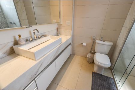 Apartamento à venda com 321m², 3 quartos e 4 vagasBanheiro Suíte 2