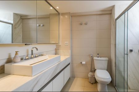 Apartamento à venda com 321m², 3 quartos e 4 vagasBanheiro Suíte 2