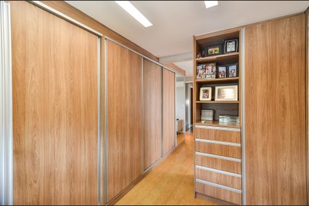 Apartamento à venda com 321m², 3 quartos e 4 vagasCloset Suíte 2