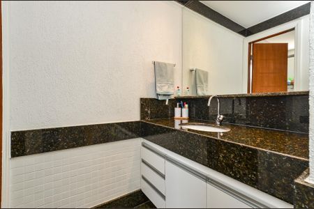 Apartamento à venda com 321m², 3 quartos e 4 vagasBanheiro Suíte 3