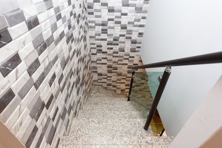 Escada  de casa à venda com 4 quartos, 196m² em Vila Popular, São Paulo