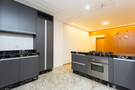 Cozinha  de casa à venda com 4 quartos, 196m² em Vila Popular, São Paulo