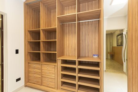 Closet da suíte de casa à venda com 4 quartos, 196m² em Vila Popular, São Paulo