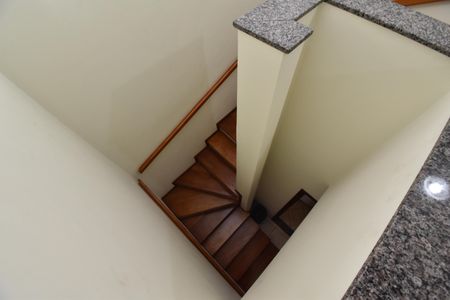 Casa de condomínio para alugar com 110m², 3 quartos e 2 vagasCorredor/Escada