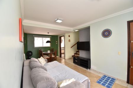 Casa de condomínio para alugar com 110m², 3 quartos e 2 vagasSala