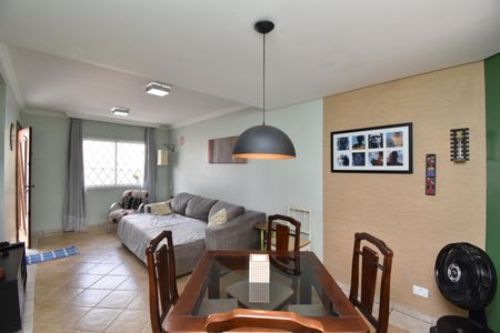 Casa de condomínio para alugar com 110m², 3 quartos e 2 vagasSala