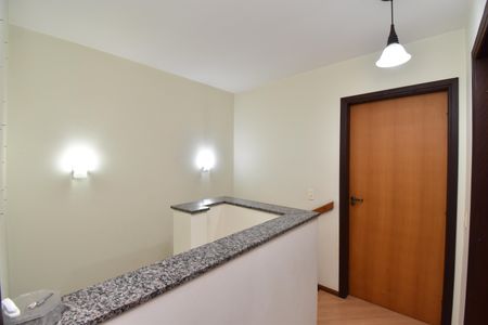 Casa de condomínio para alugar com 110m², 3 quartos e 2 vagasCorredor/Escada