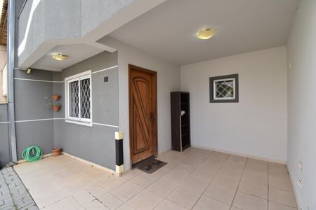 Casa de condomínio para alugar com 110m², 3 quartos e 2 vagasFachada/Garagem