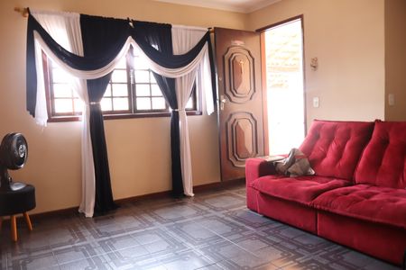 Casa à venda com 199m², 4 quartos e 2 vagasSala da casa de cima