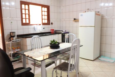 Casa à venda com 199m², 4 quartos e 2 vagasCozinha da casa térrea