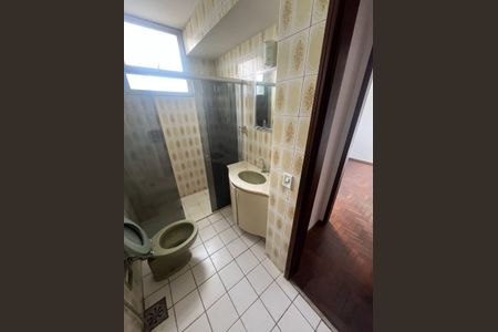 Banheiro de apartamento para alugar com 2 quartos, 60m² em Sagrada Família, Belo Horizonte