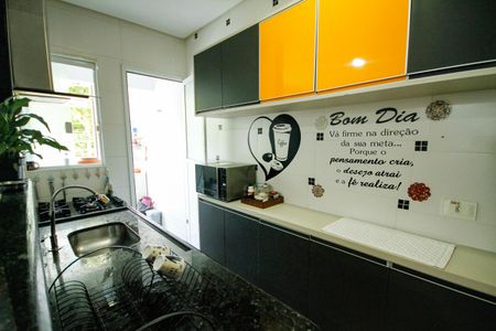 Casa de condomínio para alugar com 98m², 2 quartos e 1 vaga