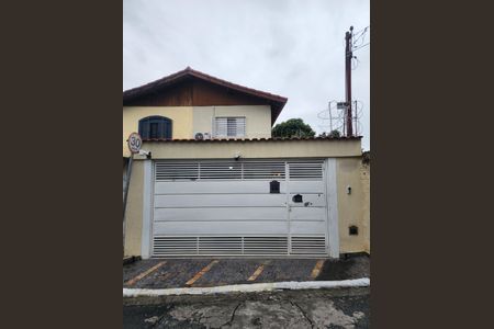 Casa à venda com 104m², 3 quartos e 2 vagasFachada