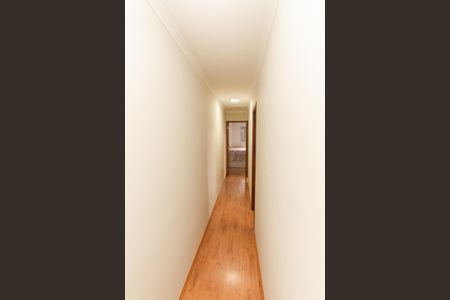 Casa à venda com 104m², 3 quartos e 2 vagasCorredor