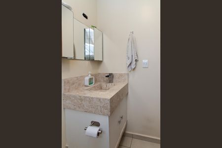 Casa à venda com 104m², 3 quartos e 2 vagasBanheiro