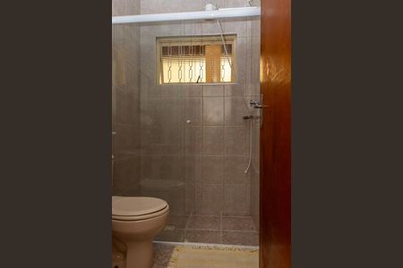 Casa para alugar com 200m², 3 quartos e 7 vagasEdícula-Banheiro