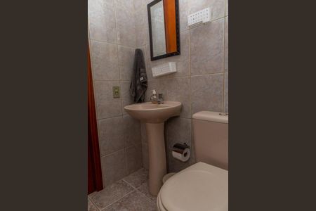 Casa para alugar com 200m², 3 quartos e 7 vagasEdícula-Banheiro