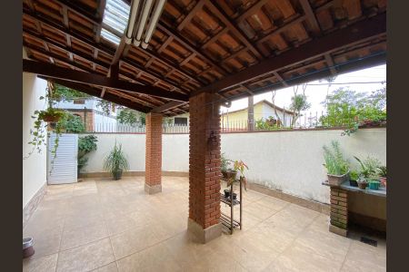 Casa à venda com 220m², 4 quartos e 2 vagasQuintal