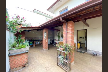 Casa à venda com 220m², 4 quartos e 2 vagasQuintal