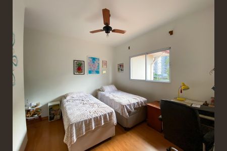 Casa à venda com 220m², 4 quartos e 2 vagasSuíte 2